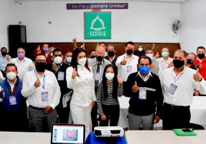 Capacitan a trabajadores del volante en trato a discapacitados