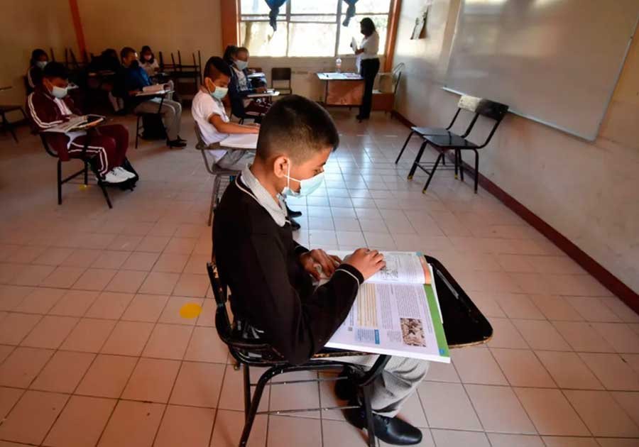 Gana estudiante de secundaria amparo contra el &#039;casquete corto&#039;