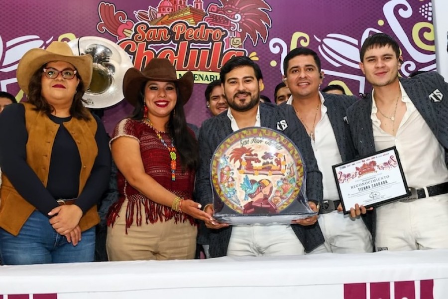 Tonantzin Fern&aacute;ndez y Banda Tierra Sagrada hacen vibrar la Gran Feria Milenaria