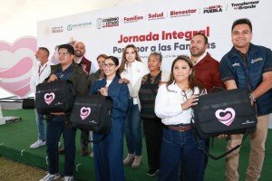 Preside Ceci Arellano jornada por amor a las familias en San Francisco Totimehuacan