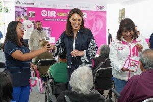 Entregan Pepe Chedraui y MariElise Budib aparatos auditivos a personas con discapacidad