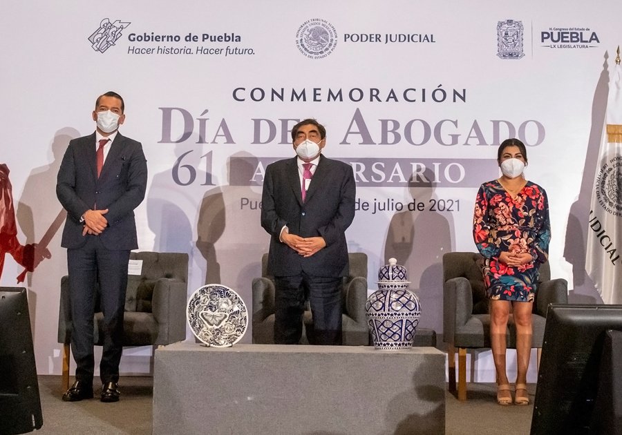 Recuperar la &eacute;tica del ejercicio profesional, demanda Barbosa Huerta