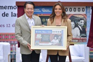SEP y Loter&iacute;a Nacional reconocen a docentes con billete conmemorativo