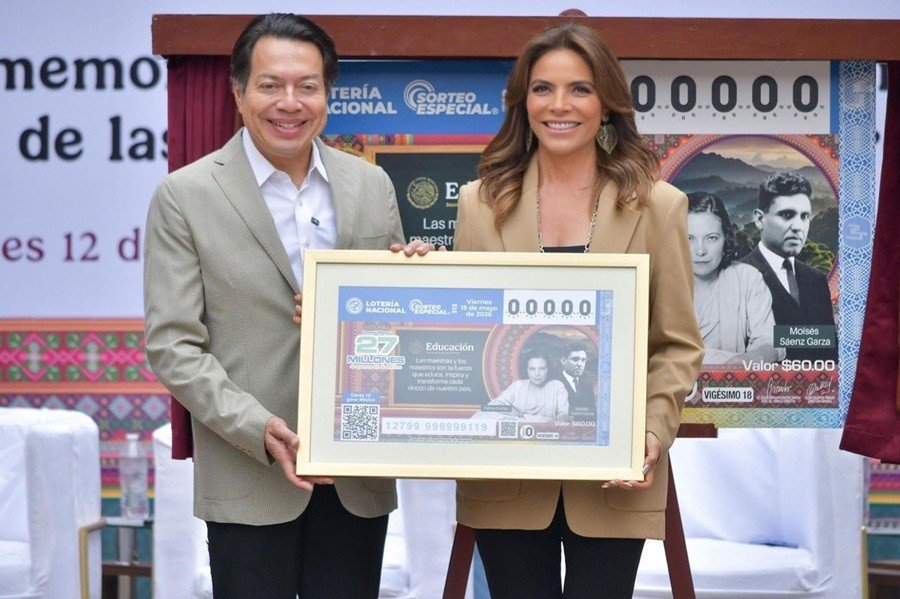 SEP y Loter&iacute;a Nacional reconocen a docentes con billete conmemorativo