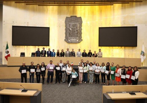 Reconoce Congreso del Estado a personal con m&aacute;s de 20, 30 y 40 a&ntilde;os de servicio