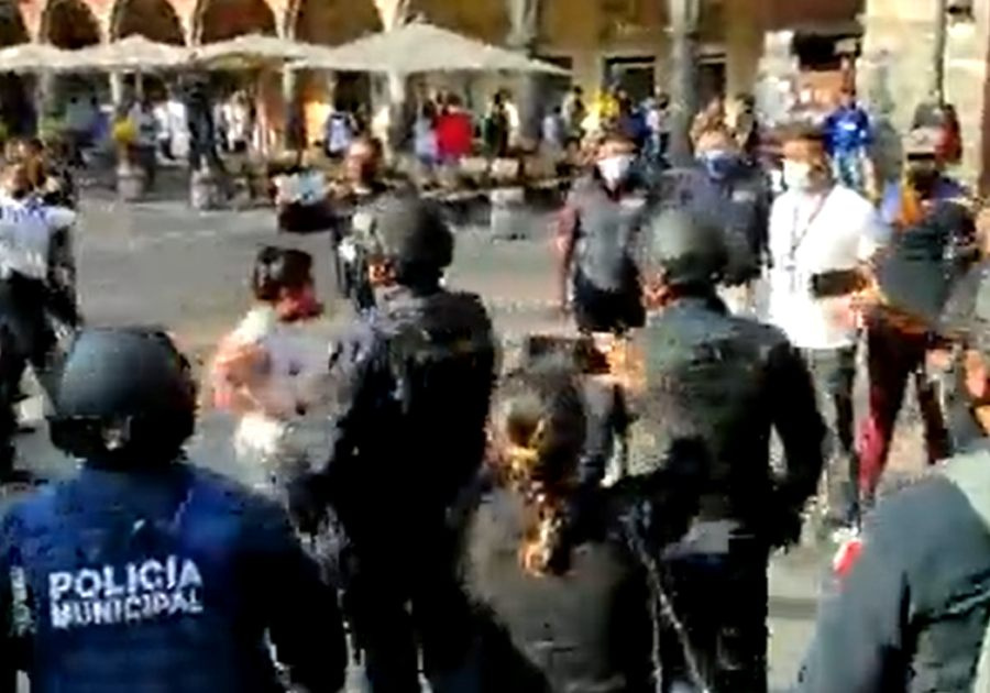 Agreden ambulantes a inspectores del Ayuntamiento en el Z&oacute;calo