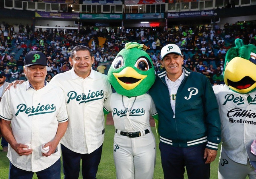En compañía de su papá, el Gobernador Armenta acude a inicio de temporada de Pericos