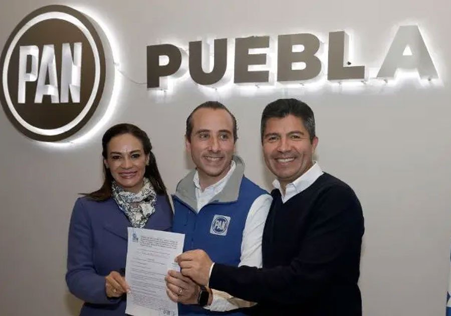 Formaliza Mario Riestra su registro para la alcaldía de Puebla