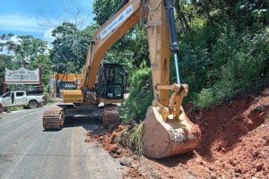 Gobierno del Estado repara da&ntilde;o al tramo carretero Azumbilla-Tlacotepec