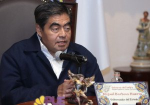 Prohíbe Barbosa a secretarios vincularse para ayudar a particulares