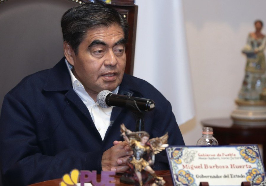 Prohíbe Barbosa a secretarios vincularse para ayudar a particulares