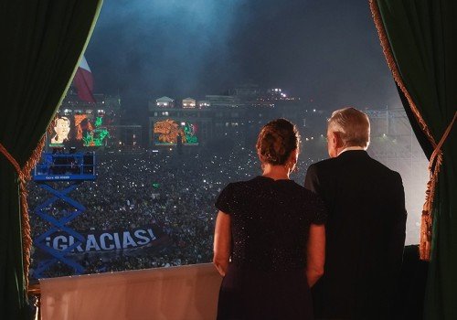“¡Viva la Cuarta Transformación!”: AMLO se despide del pueblo con cinco minutos de amor