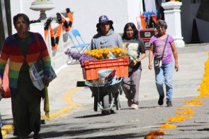 Gobierno de la Ciudad exhorta a prevenir golpes de calor durante las visitas a panteones en D&iacute;a de Muertos