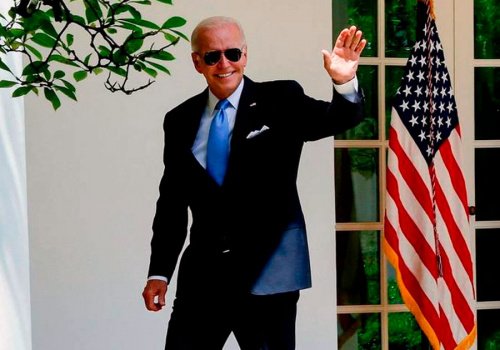 Biden sale de su aislamiento tras superar el Covid-19