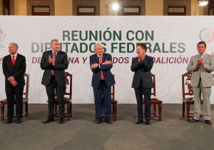 CRÓNICA: El Palacio, un entierro y un destape