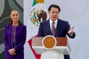 Acuerda SEP suspender el uso de celulares en escuelas de educaci&oacute;n b&aacute;sica