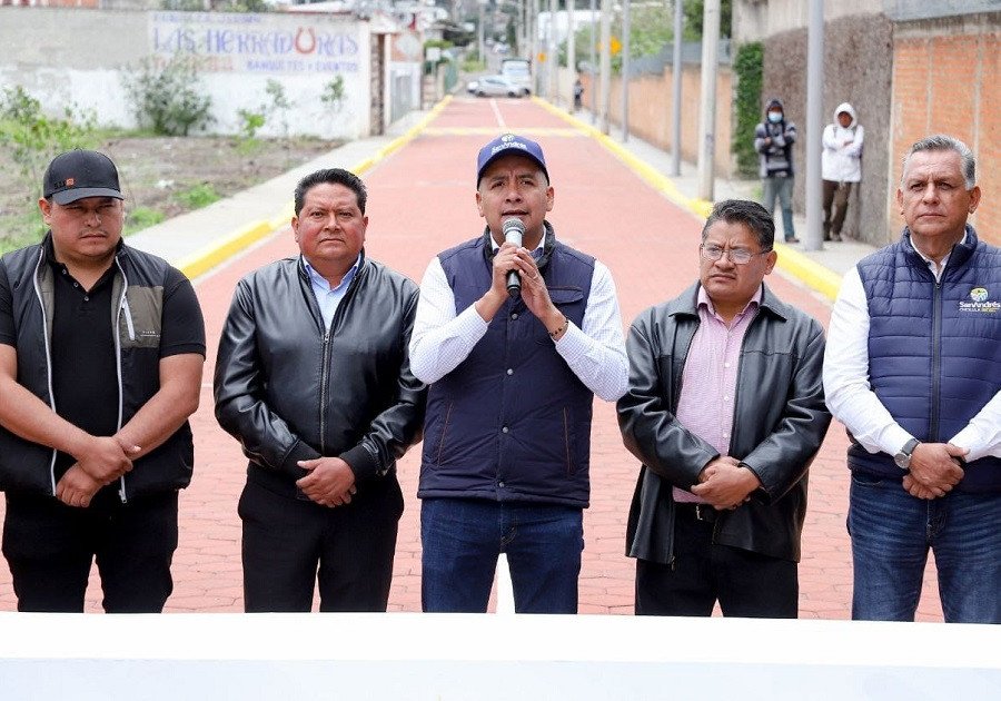 Entrega y arranca obra de adoquinamiento Mundo Tlatehui, en San Rafael Comac y San Francisco Acatepec