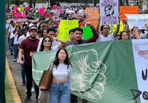 Jóvenes toman calles a favor de Reforma al Poder Judicial