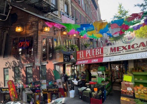 Poblanos colonizan el East Harlem del Bronx y lo convierten en su barrio