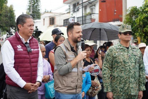 Entrega Pepe Chedraui rehabilitaci&oacute;n vial en la Junta Auxiliar Ignacio Zaragoza, con el Tren Capitalino de Pavimentaci&oacute;n