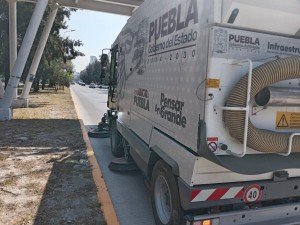 Recupera Gobierno del Estado principales vialidades de la Capital Poblana con Barredoras Mec&aacute;nicas