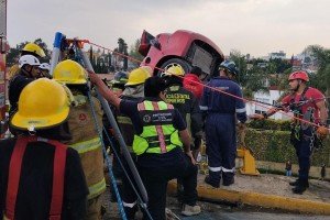 Cuerpos de rescate de Cuautlancingo atienden accidente en Periférico Ecológico