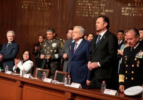 &lsquo;Me llena de orgullo&rsquo; que ministra Norma Pi&ntilde;a se quedara sentada: AMLO