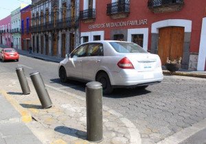 Comenzó el retiro de 432 bolardos dañados en Puebla