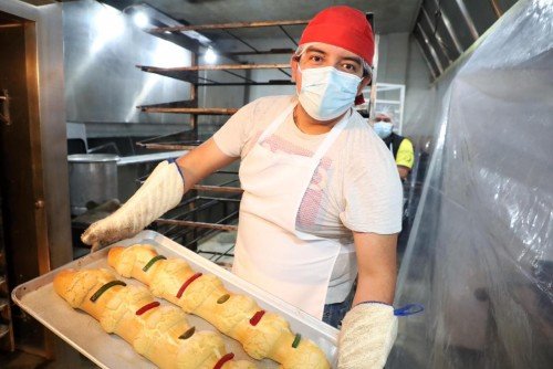 Alista DIF Puebla Capital la Rosca de Reyes m&aacute;s grande del mundo