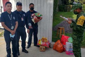 Reconoce ERP a policías que recogieron víveres para Xochimehuacán