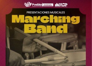 El Z&oacute;calo de Puebla vibra con la presentaci&oacute;n de Caballeros CEUA Marching Band