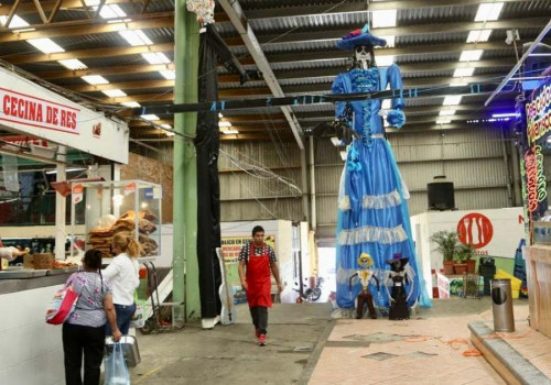 Exhibici&oacute;n tem&aacute;tica del D&iacute;a de Muertos llega al Mercado Independencia