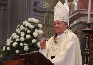 Pide arzobispo de Puebla por descanso de mamá activista