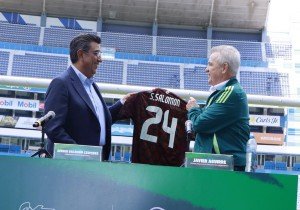 Asiste Sergio Salomón a anuncio del partido México vs Valencia