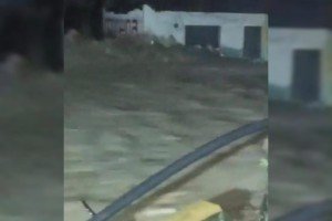 Atiende Armenta a familias por desbordamiento de río en Jopala