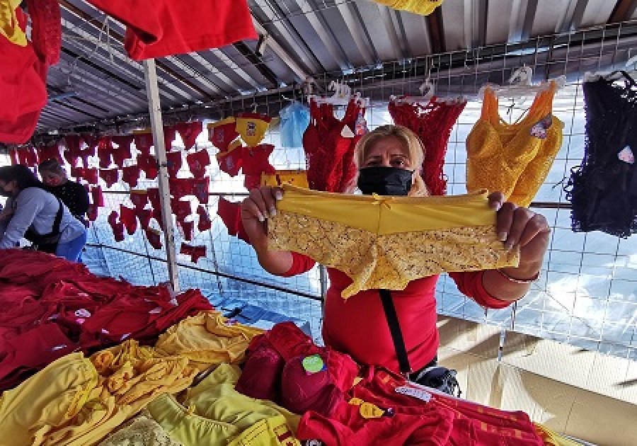 Rojo para el amor y amarillo para el dinero, &iquest;qu&eacute; calz&oacute;n se vende m&aacute;s?