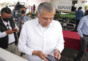 Afirma Adán Augusto que sí responderá el celular           