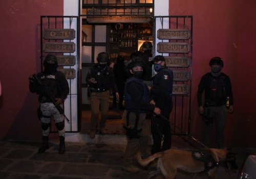 Detienen a 2 por trata de personas en Puebla capital