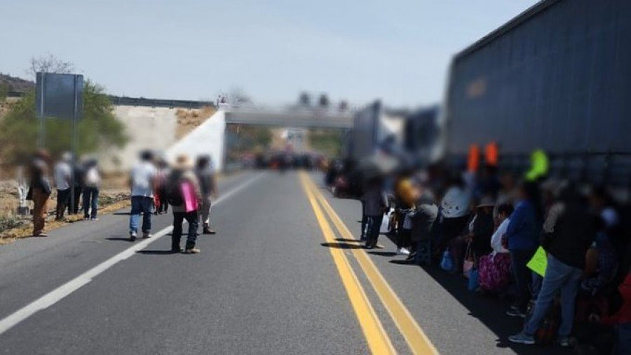 Bloquean la Cuacnopalan–Oaxaca por protesta contra agroindustrias chinas