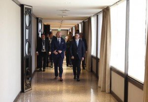 Se re&uacute;ne Omar Garc&iacute;a Harfuch con el director de la DEA en Argentina