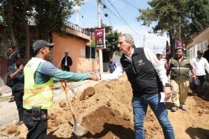 Supervisa Pepe Chedraui trabajos de pavimentación en la colonia Guadalupe Hidalgo 2da. Sección
