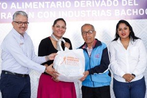 Entrega Lupita Cuautle apoyos alimentarios en colaboraci&oacute;n con Industrias Bachoco