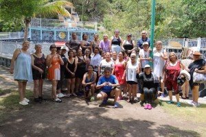 Tere Alfaro acompaña a más de 600 adultos mayores al parque acuático