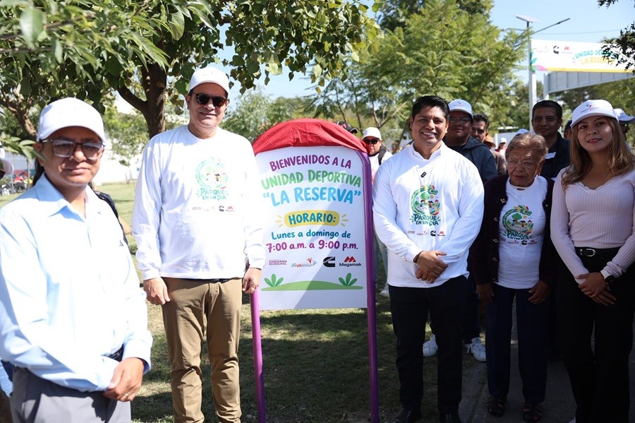 Omar Muñoz entrega parque rehabilitado en La Reserva