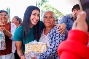 Gaby &ldquo;La Bonita&rdquo; S&aacute;nchez cumple su palabra y acerca el programa Lechet&oacute;n a San Francisco Totimehuacan