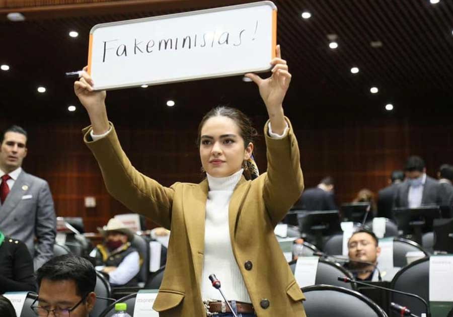 Recuerda Andrea Ch&aacute;vez masacre en Villas de Salv&aacute;rcar