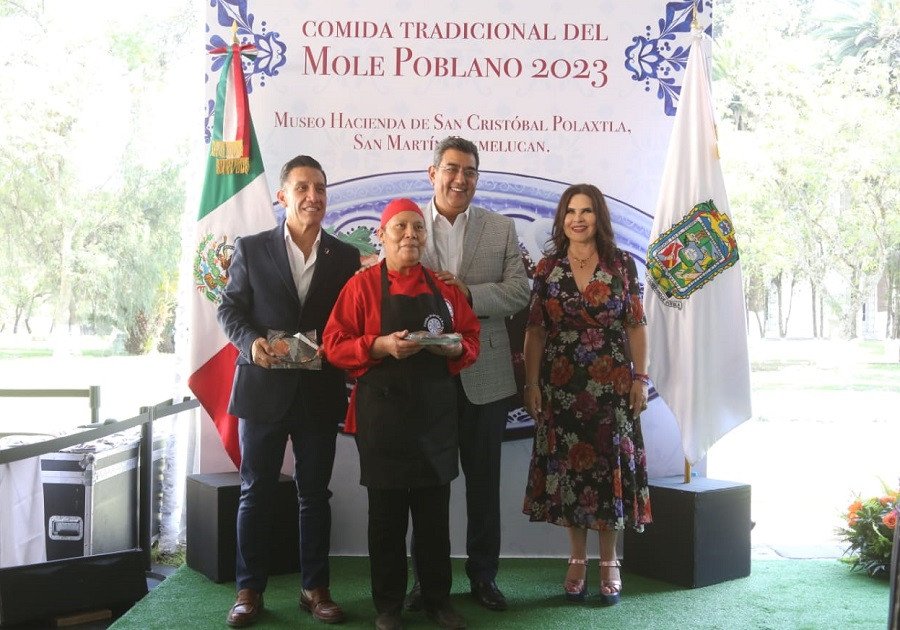 Cuenta sector restaurantero en Puebla con apoyo total del gobierno estatal: Sergio Salomón
