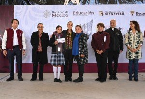 &ldquo;Ya nadie les puede quitar la beca a los estudiantes de secundaria, es un derecho permanente&rdquo;: presidenta Sheinbaum