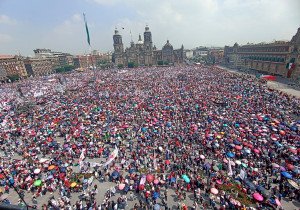 López Obrador entrega Zócalo a Sheinbaum y llama a mantener políticas 