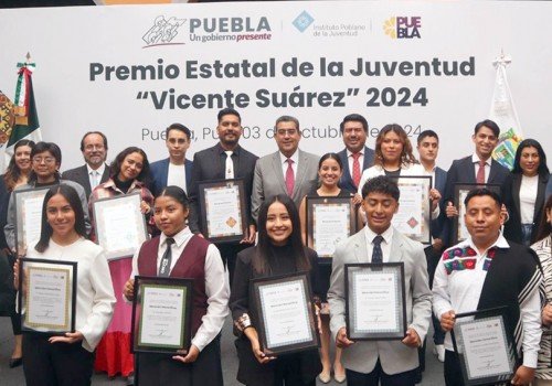 Universitarios BUAP reciben Premio Estatal de la Juventud &ldquo;Vicente Su&aacute;rez&rdquo; 2024